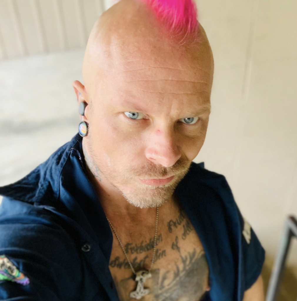 Delsin Pistons pink hair